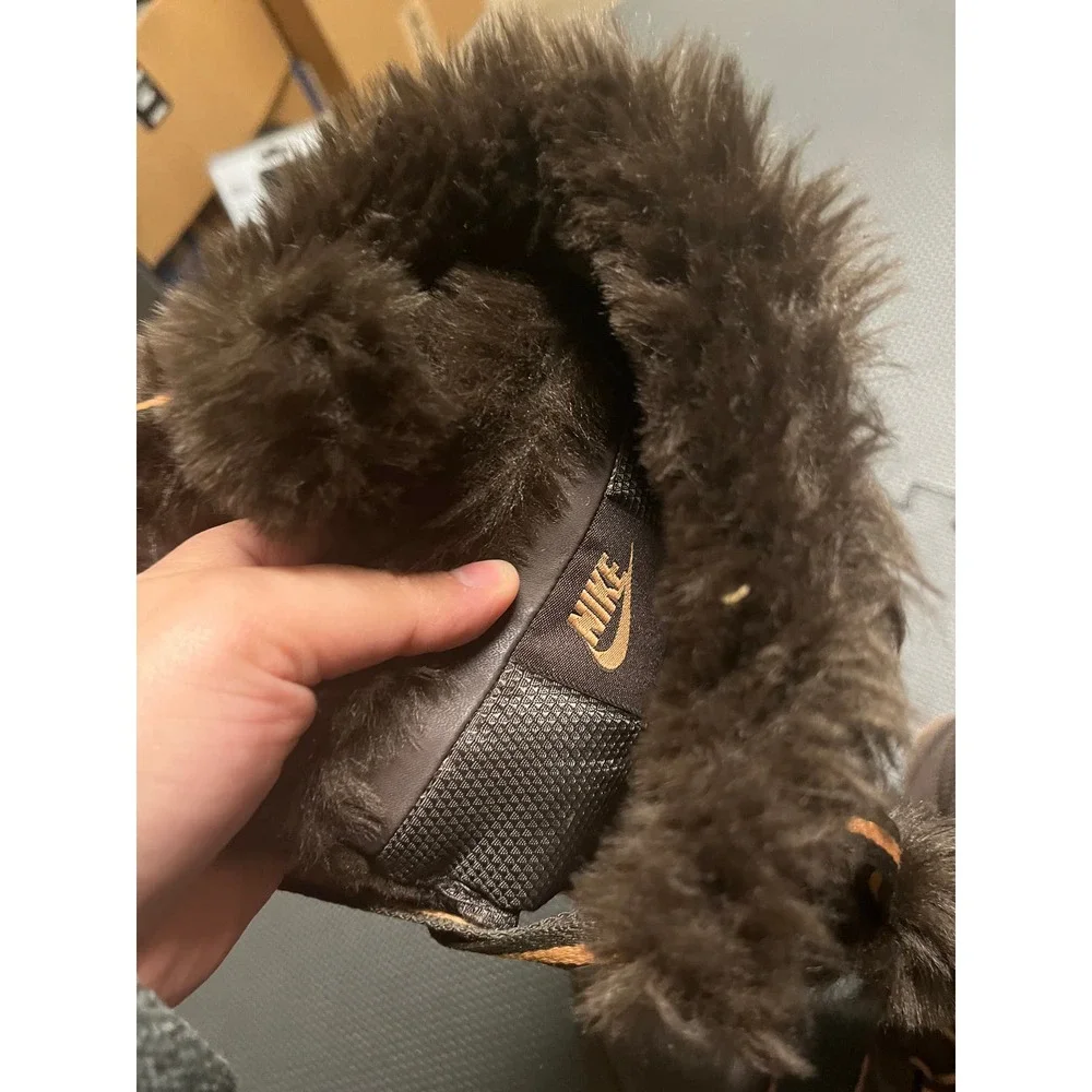 Nike Apres Skyhigh Lined‎ Pom Pom Brown Winter Snow Boots Women's 6.5 333620-221
